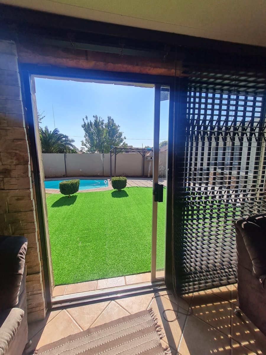 4 Bedroom Property for Sale in Rhodesdene Northern Cape